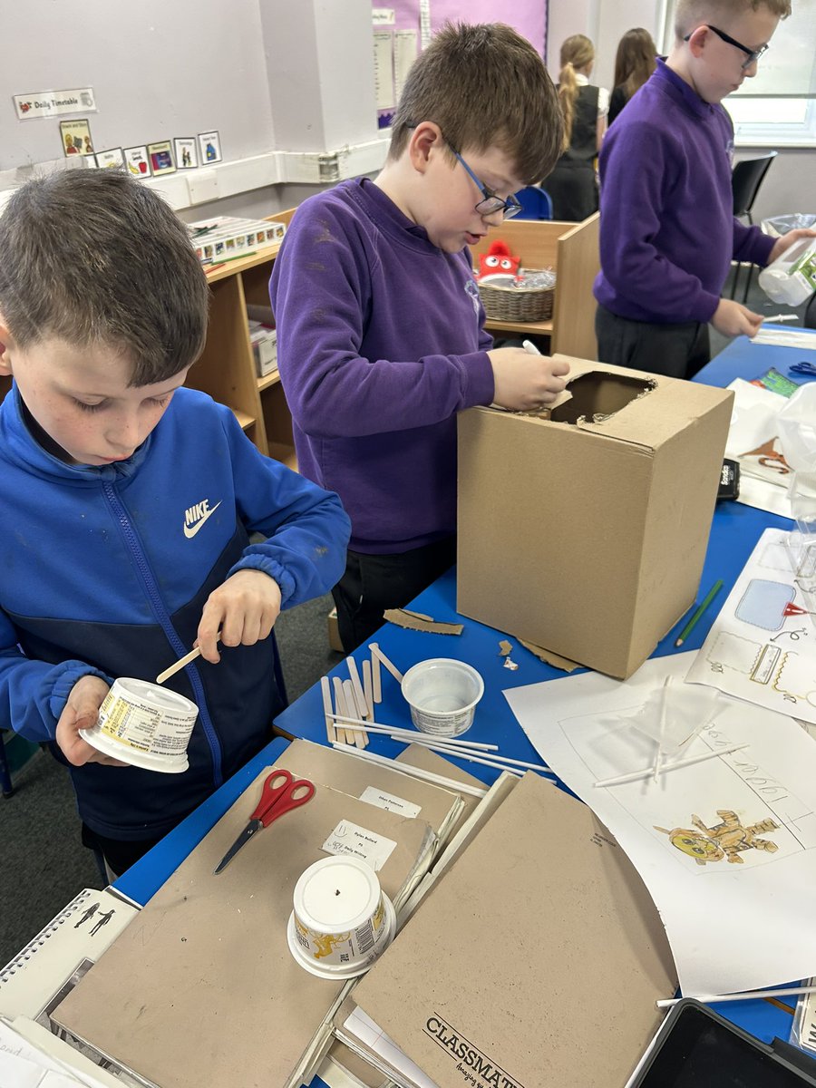 P5Q had lots of fun during STEM week planning, designing and creating a float for the Gala Day. (1/2)