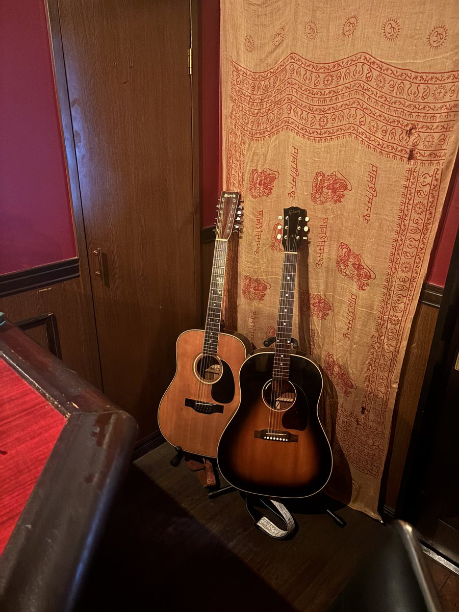 Pr3Gr's tweet photo. 本日市川Bar 2nd WINGにてワンマンライブ！
本日も席は満員御礼いただきました🙏
ご予約以外のお客様は立ち見になってしまいますが何卒よろしくお願いします！
さぁ！やるぞーう！

 #ライブ #Bar  #弾き語り #市川 #Bar2ndWING https://t.co/EIdVbDAET6