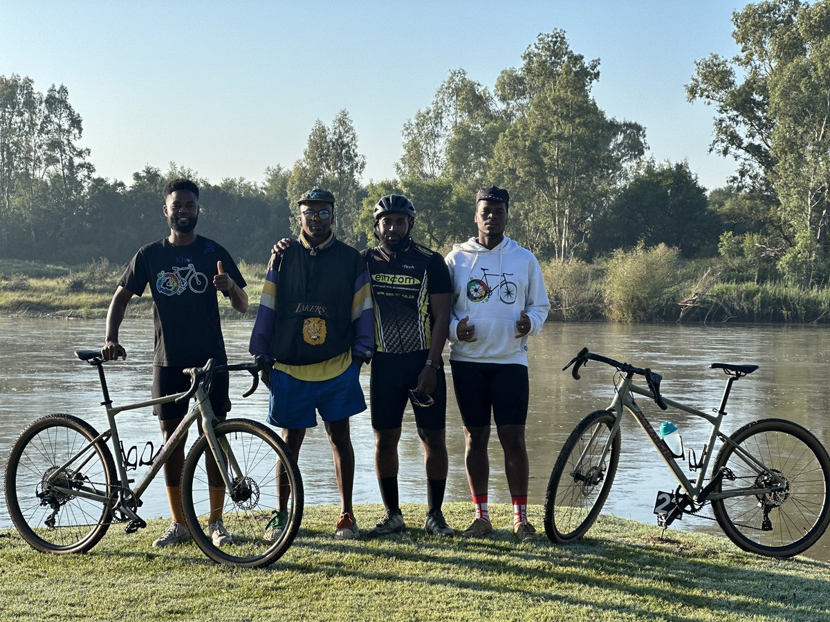 Mpumi_Mtintso's tweet photo. Gravel. Camp. Cycling. Long-Distance
#ExploringMzansi on a bicycle! https://t.co/t2DZ4l5wMH