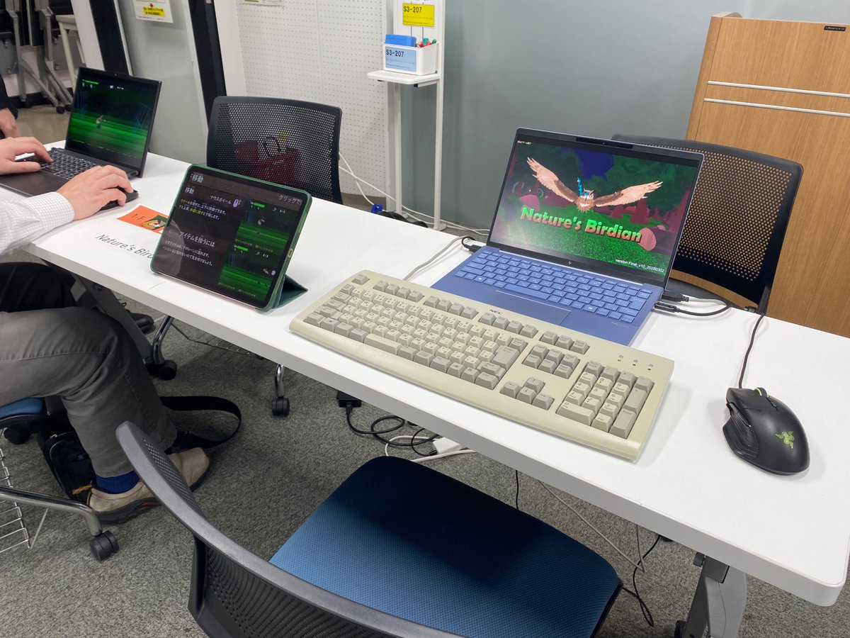 AritakeLAB's tweet photo. Game^3 に『Mr.Matsuda’s Cyber Highway』と『Nature's Birdian』で参加しました🔥
Mr.Matsuda’s Cyber Highwayでは、1人用モードと対戦モード(オンライン用)の2台を用意して皆様に体験して頂きました✨
プレイしてくれた皆様、本当にありがとうございます!! 🙏
#GAMECUBE20th #MMCH #NaturesBirdian https://t.co/2oiMSbabT7