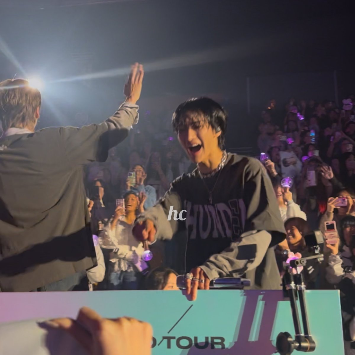 hwacvrls's tweet photo. yunhwa was too stunned to speak https://t.co/jBwaVUik66
