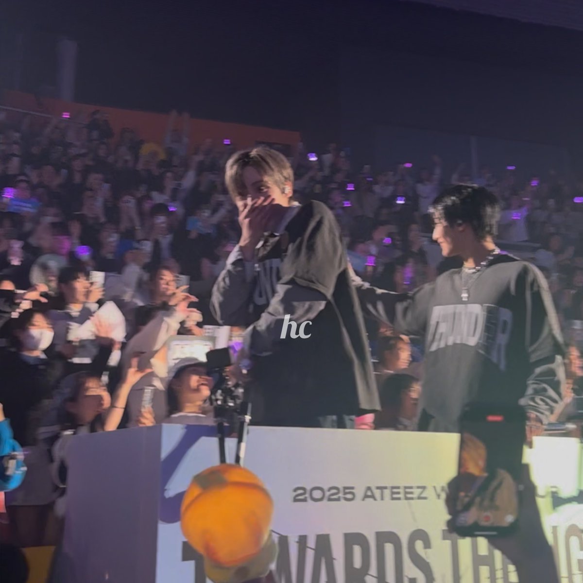 hwacvrls's tweet photo. yunhwa was too stunned to speak https://t.co/jBwaVUik66