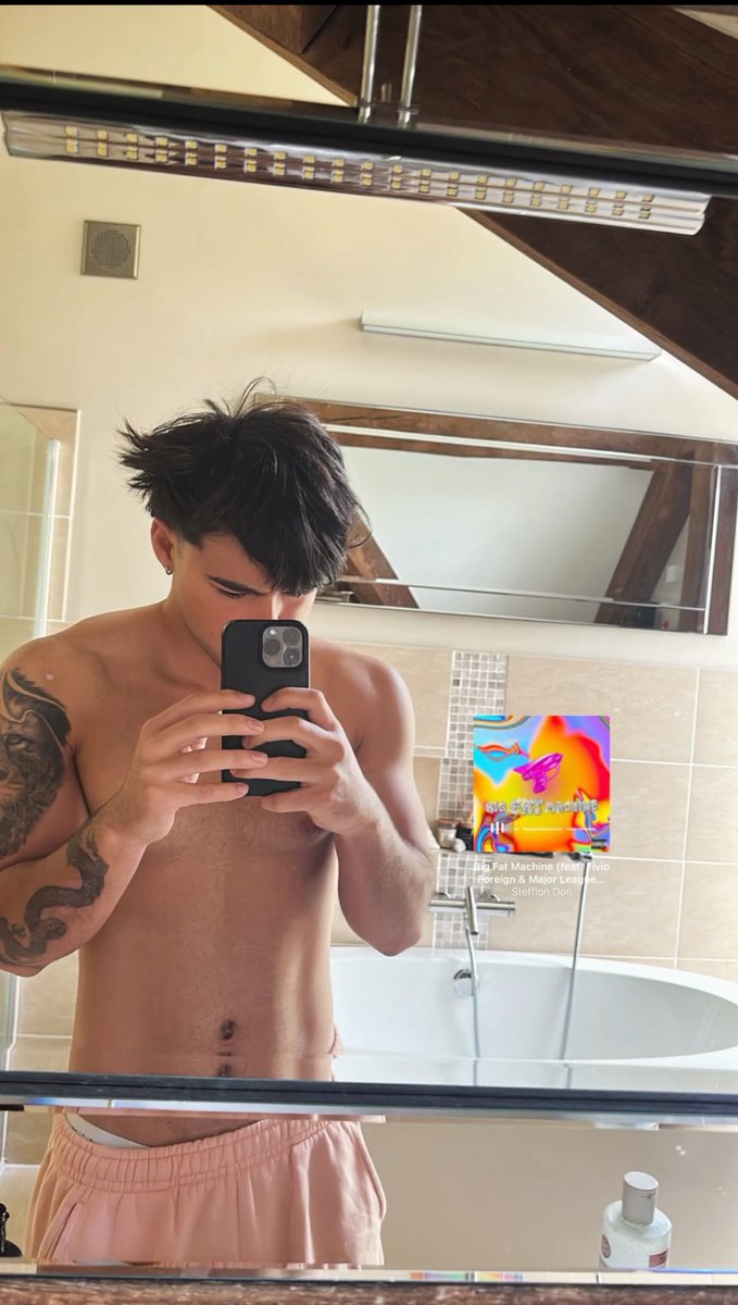 baileybeinghot's tweet photo. o putão atualizou a galeria de vcs, agora pode bater a vontade 💦 https://t.co/tKpHKnVi98