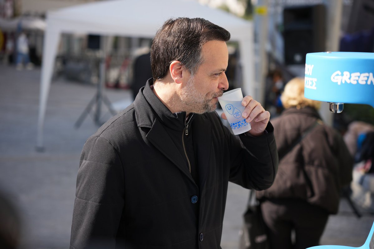 Το νερό είναι δικαίωμα, όχι εμπόρευμα.

Με αφορμή την Παγκόσμια Ημέρα Νερού, εγκαινιάσαμε έναν νέο σταθμό ανεφοδιασμού νερού, προσβάσιμο σε όλους, με σύστημα γεμίσματος μπουκαλιών και ποτίστρα για τα ζώα.
Μαζί με τη Greenpeace και την Aqualife, στέλνουμε το μήνυμα ότι το νερό