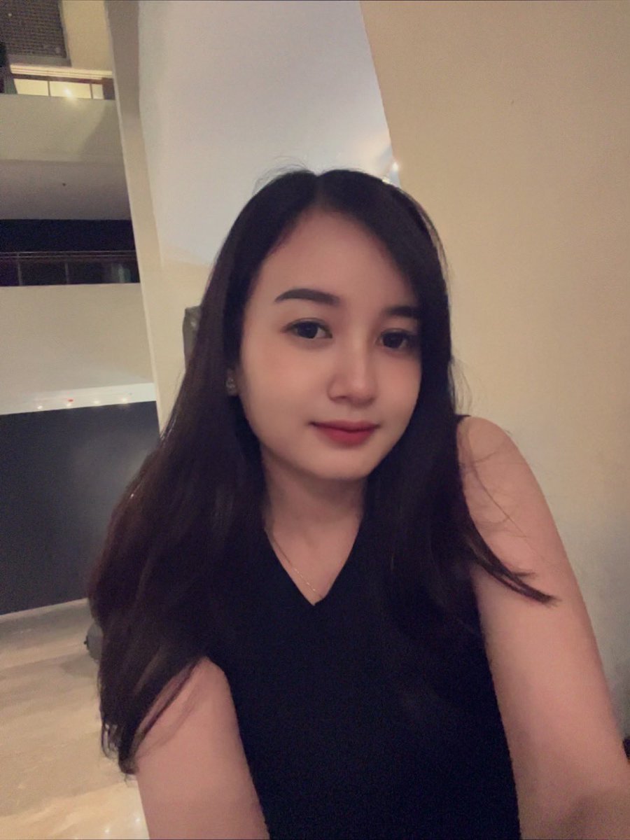 ListenToMcr's tweet image. kenapa senyumnya kaku gitu yaaa?