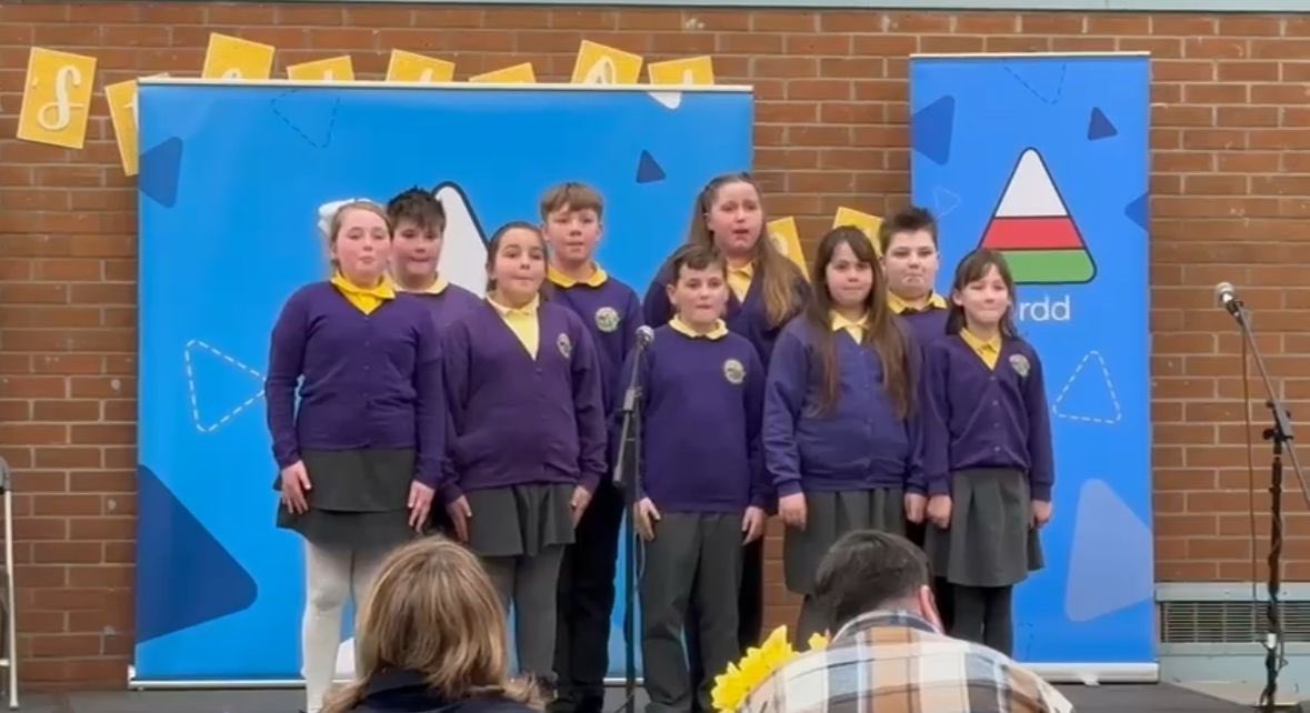 Llongyfarchiadau i bawb am gystadlu yn Eisteddfod Gylch yr Urdd yn ddiweddar. Rydym yn falch iawn o bob un ohonoch. Diolch am eich holl waith caled dros yr wythnosau diwethaf! Congratulations to everyone for competing in the recent Urdd competitions. 💜💛