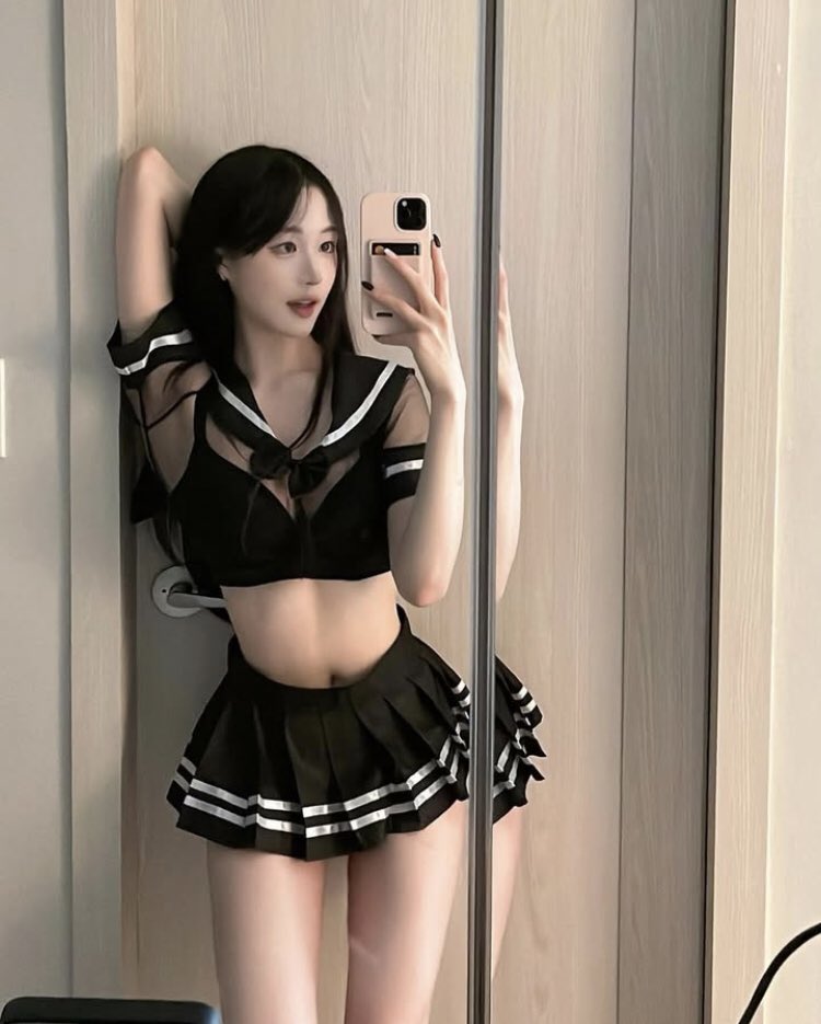 小姐姐虽然不会做菜，但是下面一流，哥哥来尝尝鲍鱼汁吗？
#新加坡约炮 #新加坡学生妹 
#马来西亚约炮 #马来西亚女生