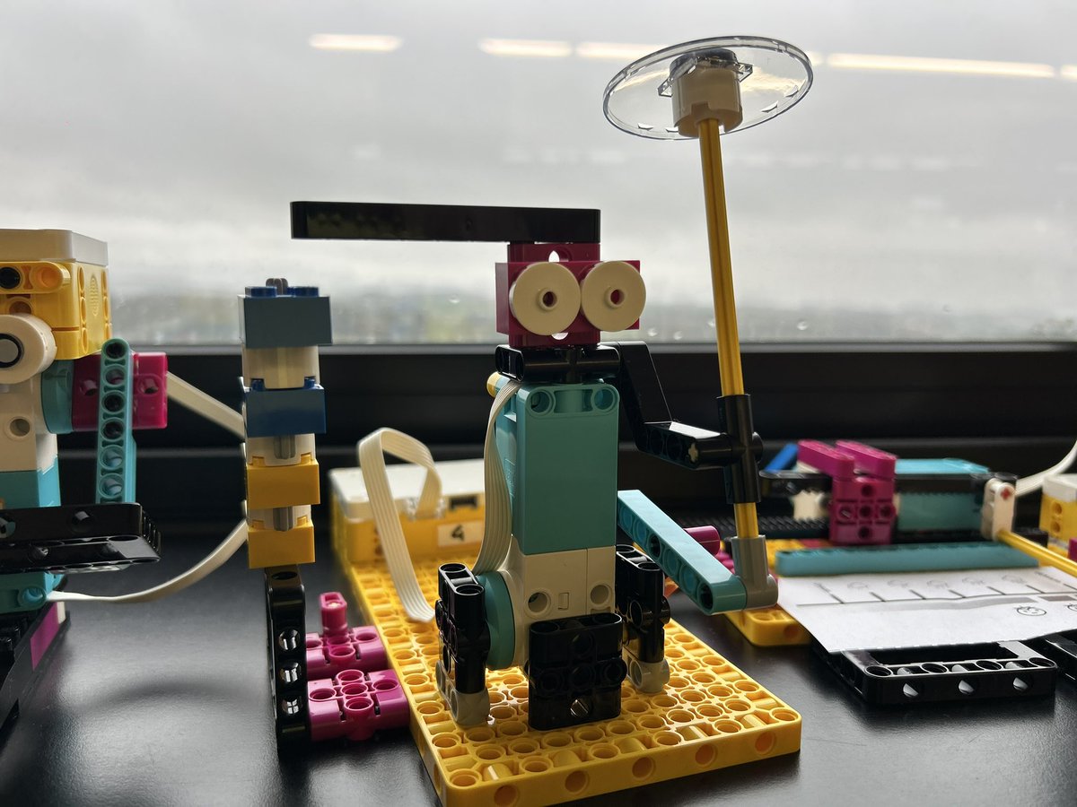 fontdelroure's tweet image. Ampliem el projecte #ProjecteFAIG @cesirecat al SMARThort “digital vs analògic, realitat vs predicció” amb @LEGO_Education SPIKE! En aquesta projecte els alumnes treballen amb dades del núvol i reals per crear solucions innovadores.
@InnovacioE @SEiXarxes @crpanoia @Observatori