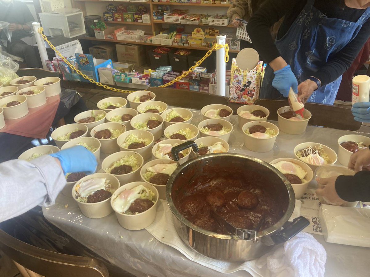 morimaruA's tweet image. 本日はこども食堂の日でした！！大盛況で、朝から配っていましたが、13時頃には完売といった状況でした♪
前日から仕込みをしていたかいがありました！！
ご来場いただいた皆様、ありがとうございました！！