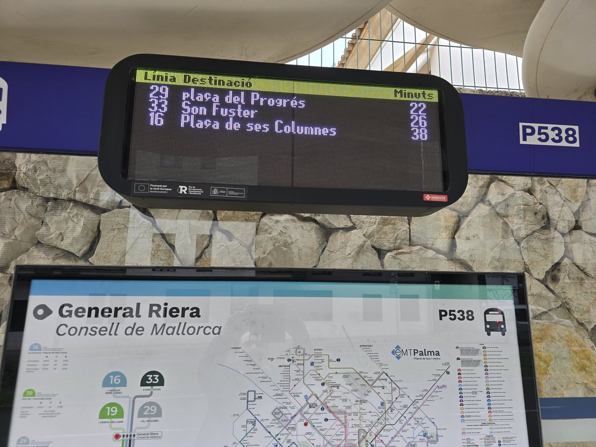 pepbauza's tweet photo. Alguien puede explicar como servicios de 20 minutos pueden coordinarse con horarios de trabajo y las frecuencias que aparecen en pantalla ??? https://t.co/xX42NzBePP