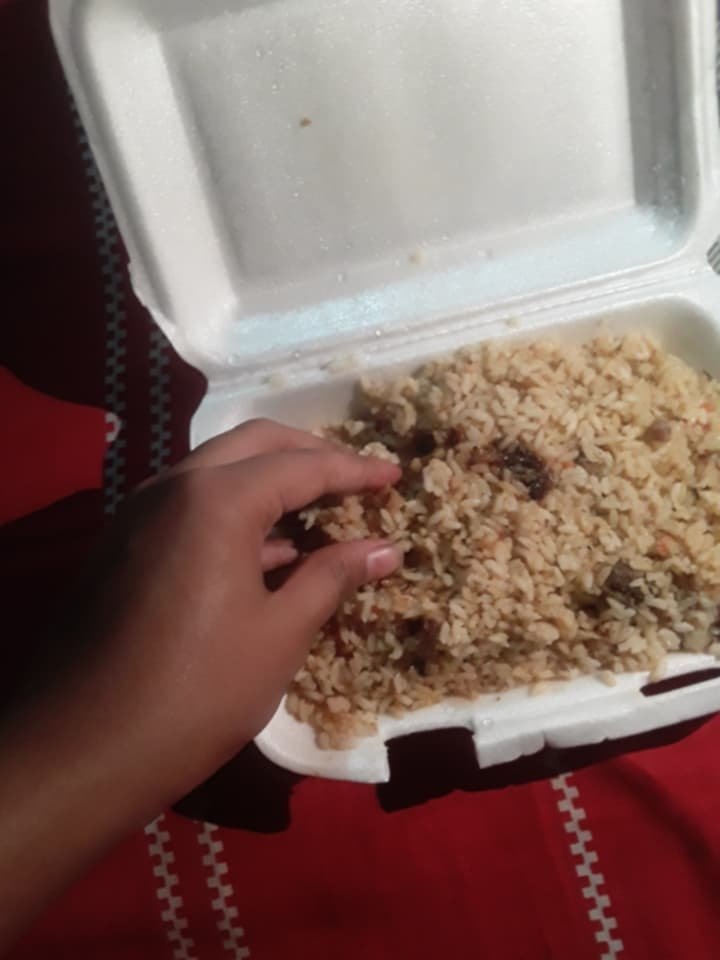বিরিয়ানি পাইলাম হাত আমিও পেতে দিছিলাম।