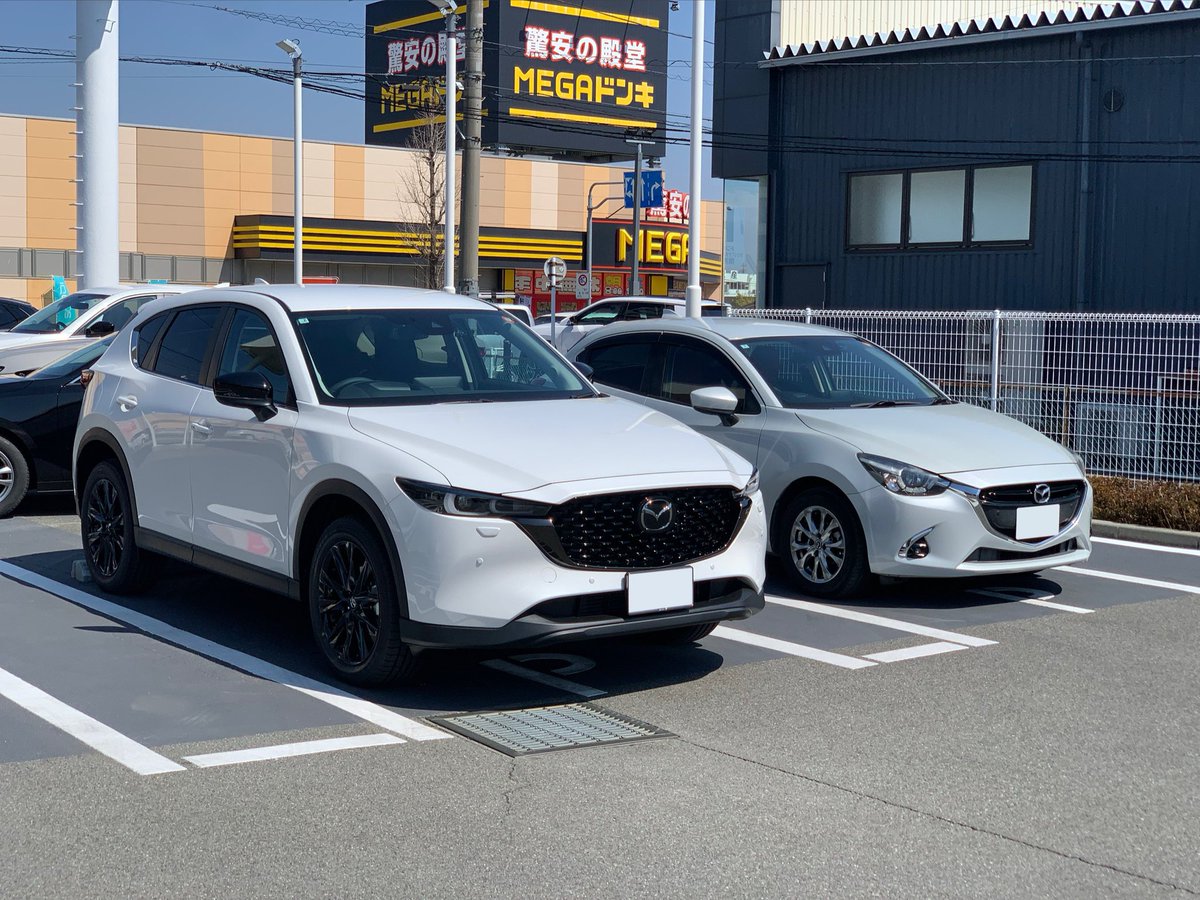 rx7_cx5's tweet photo. 嫁ちゃんと納車🎊
これからはFDとCX-5の2台体制。どっちも大切に乗ります!
デミオくん、学生の頃から本当にありがとうございました☺️
あ、この投稿を機に名前変更します(ジン→けー)
#納車 #cx5 #blackselection #withmazda #tomazda https://t.co/RdUnSXcVJn