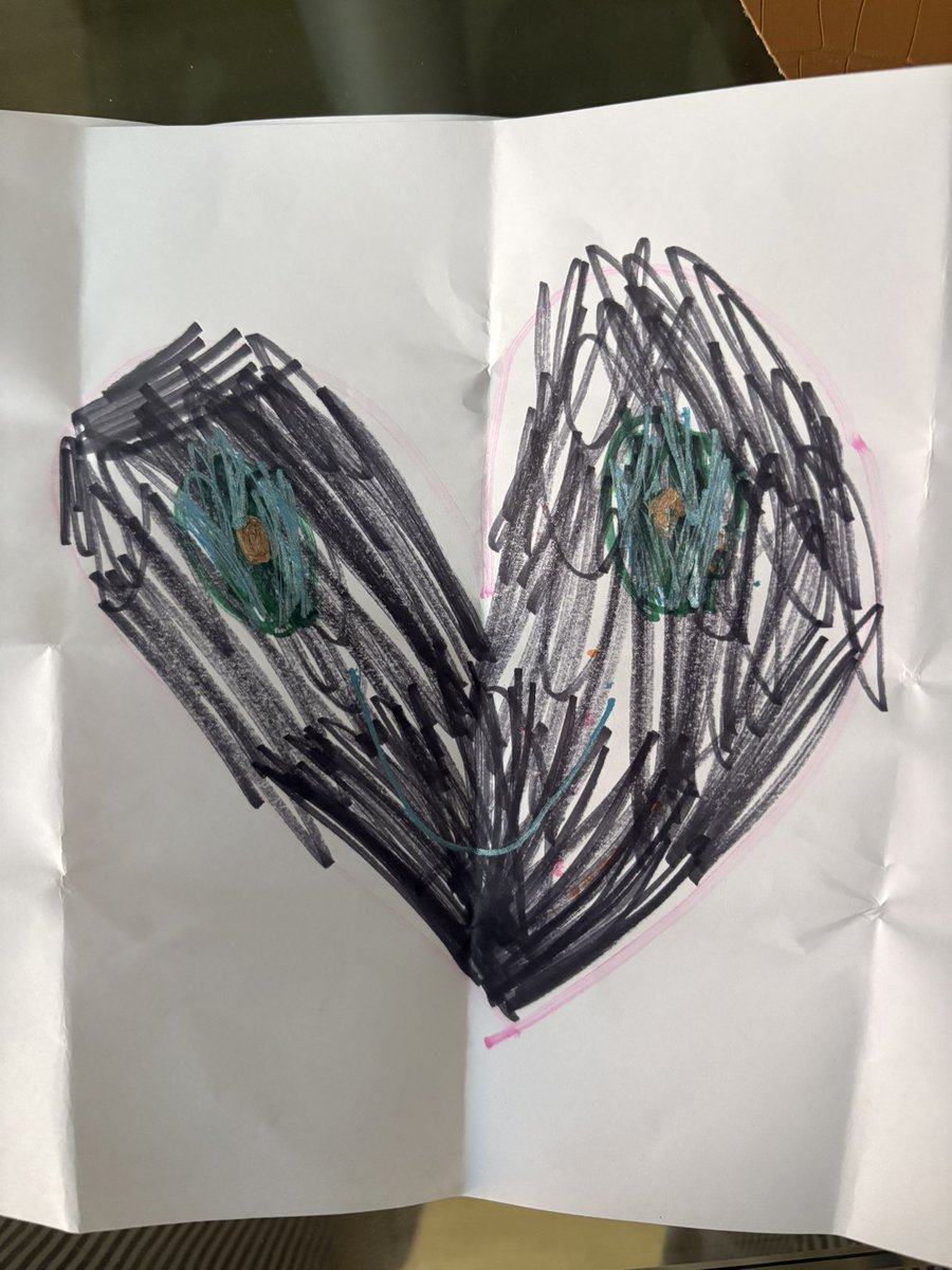 PJpali's tweet image. “Šprint” maľovanie. #fastestlap
Hej, dostal som psychadelické čierne srcco. Ale obrys je ružový. Balans🙃