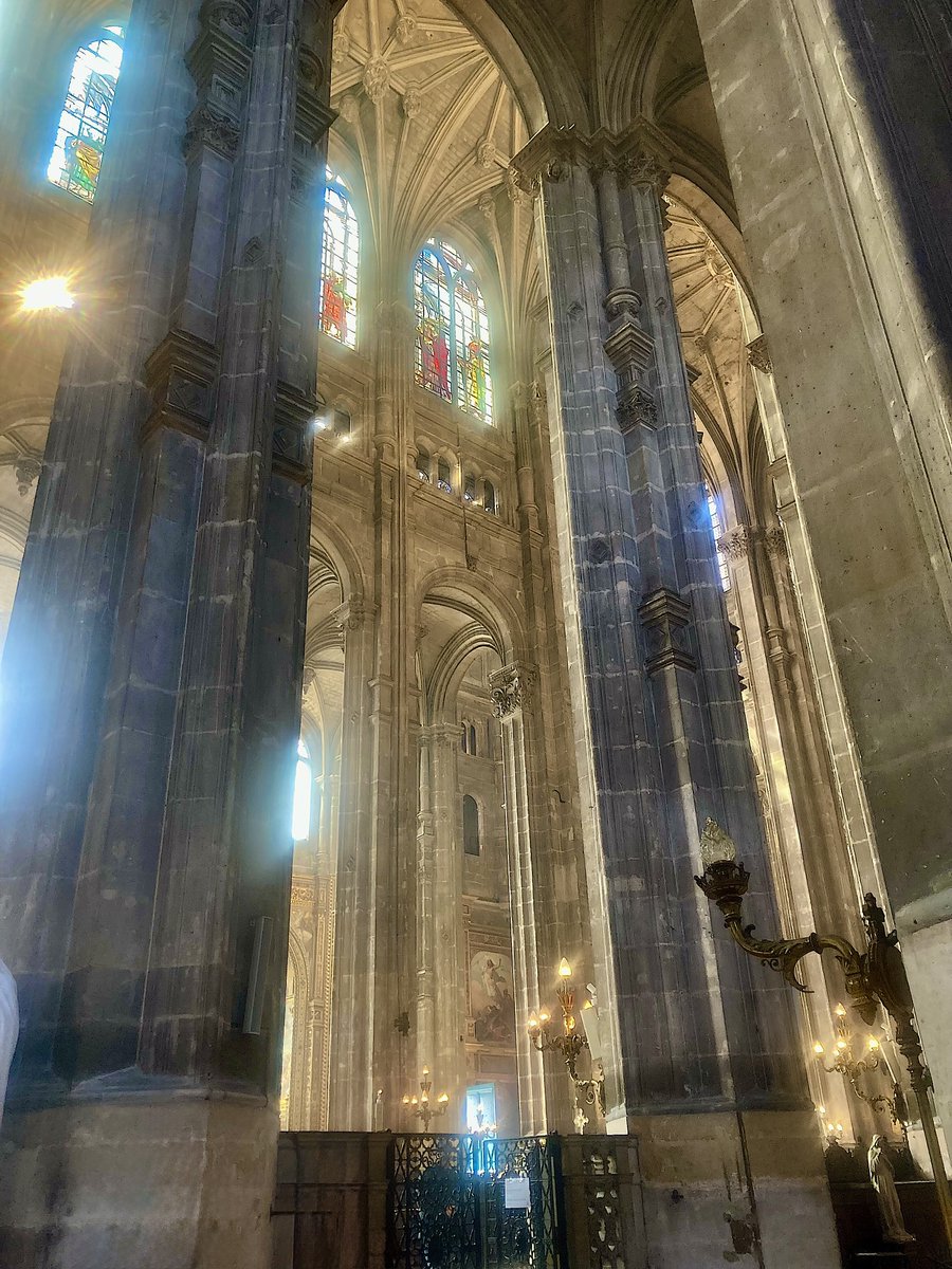 focusonparis's tweet photo. Soaring Saturday: l'Église #SaintEustache de #Paris, where gothic grandeur meets heavenly heights #architecture #parismagic https://t.co/RvyUxFFukQ