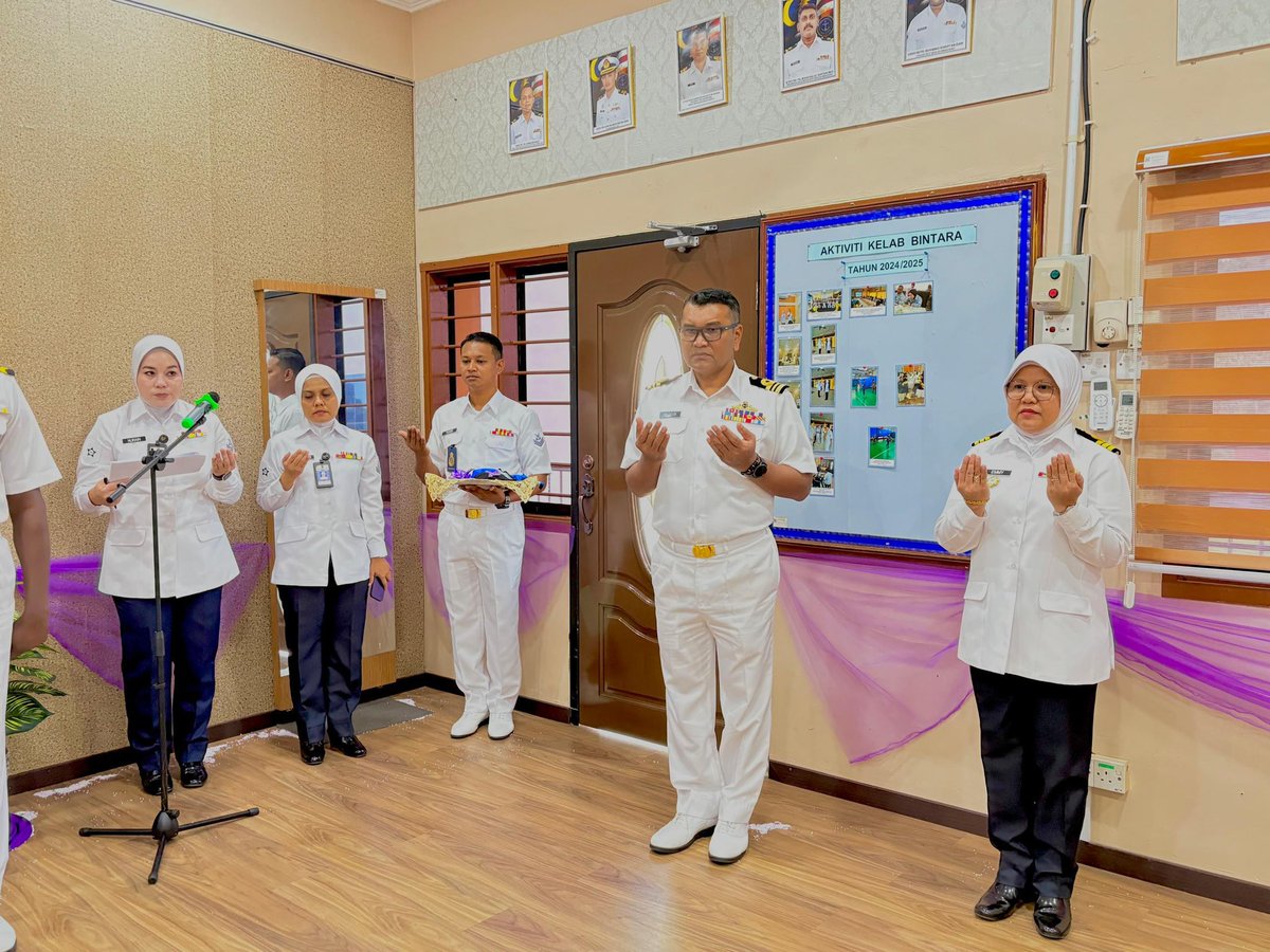 BINTARA TULANG BELAKANG TLDM

21 Mac 25 - Majlis Perasmian Baju Kelab Bintara Depot Bekalan Armada Barat telah dirasmikan oleh YBhg Pegawai Memerintah Kept Syanaz bin Ibrahim TLDM di Kelab Bintara Depot.
#ReadyResourcefulResponsive