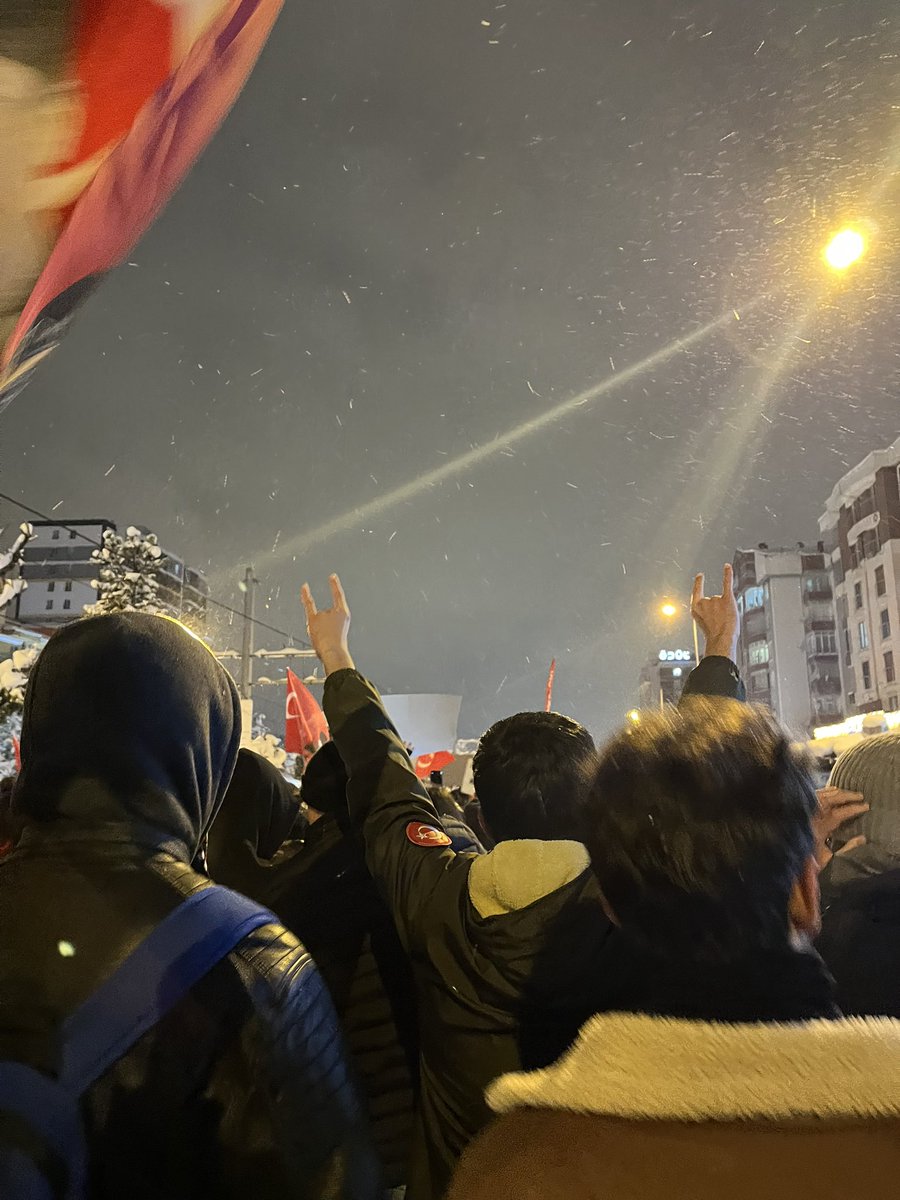GundogarBeste's tweet photo. Marjinal sol değil. Büsbütün halkın kendisi. https://t.co/AST9LQsUFx