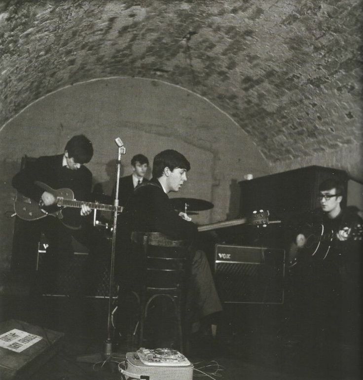 SgtPepper1710's tweet photo. #TheBeatles rehearsing at The Cavern, 1962 https://t.co/SLEssBfLKb