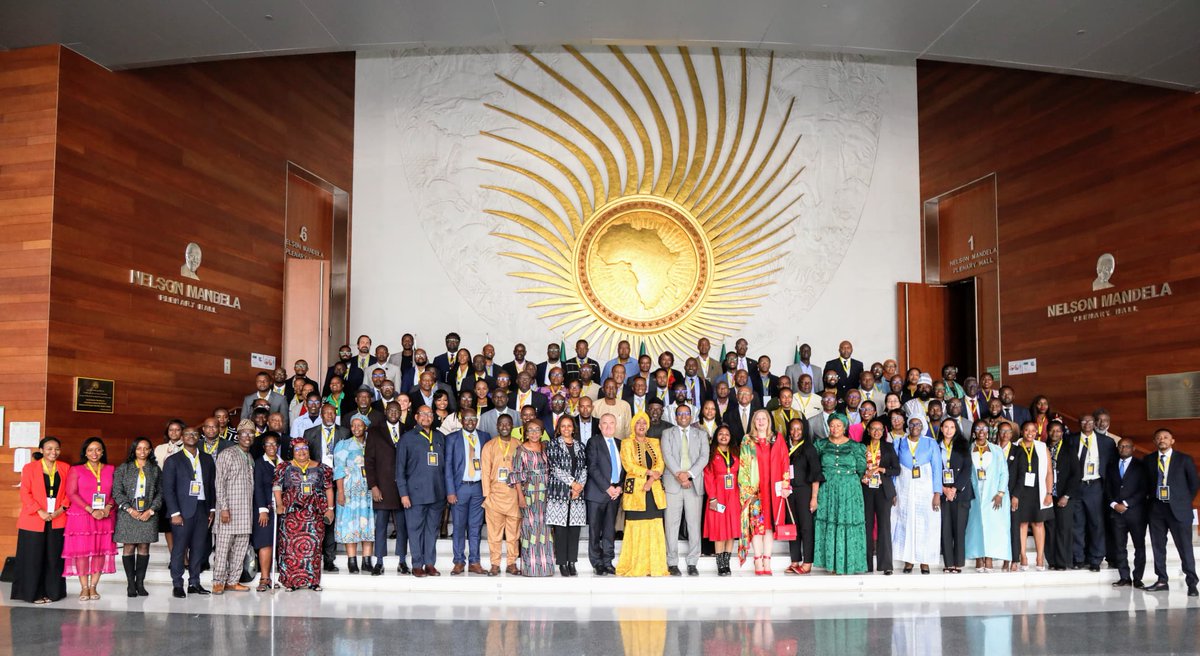 DevelopmentMin's tweet image. Unlocking Africa&apos;s mining potential✨🪨 
From rebranding ASM as Emerging Mining to eco-friendly growth, value addition &amp;amp; innovative funding solutions, collaboration is key to transform ASM into a sustainable development pillar
#DevelopmentMinerals #AfricaMiningForum