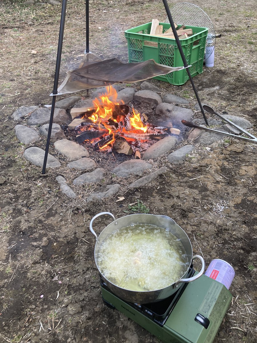 satoh_camp's tweet photo. 今日のキャンプ飯は唐揚げ https://t.co/2klGJ0TsRT