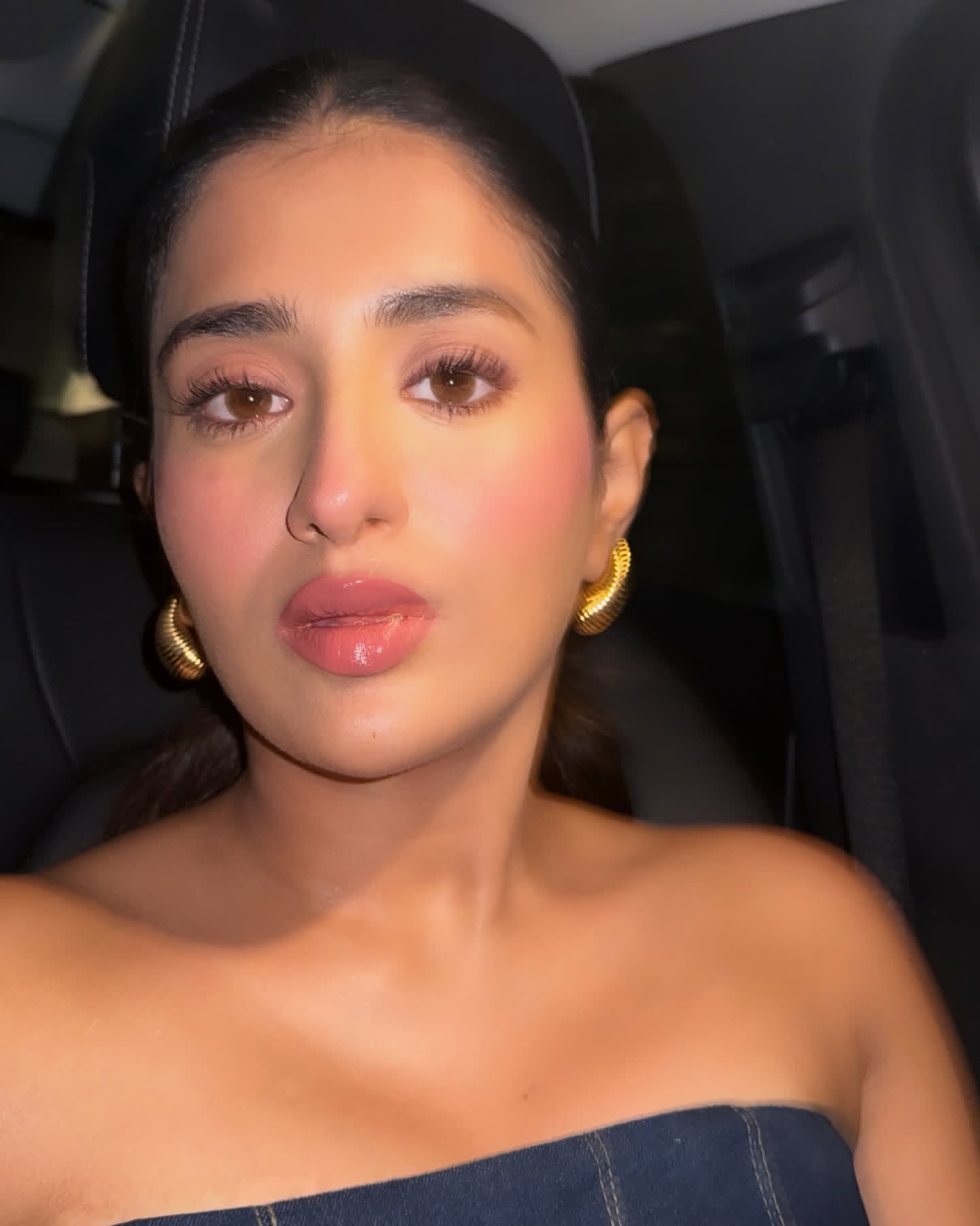 GmofWq-bgAAWOJq?format=jpg&name=large