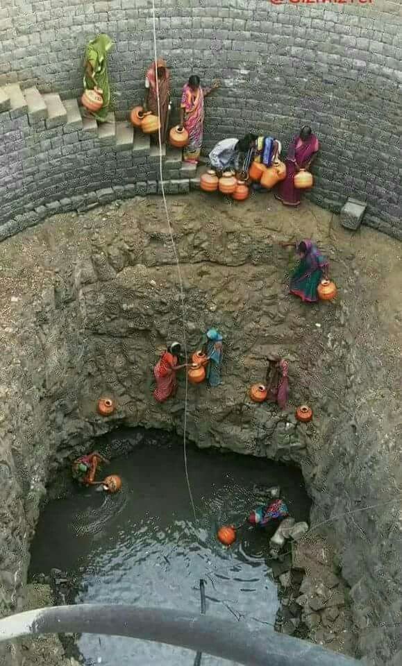 Margret. (@margret_017) on Twitter photo कबीरा कुआँ एक है पानी भरे अनेक
भांडे ही में भेद है, पानी सब में एक।।
#कबीर कबीरा कुआँ एक है पानी भरे अनेक
भांडे ही में भेद है, पानी सब में एक।।
#कबीर