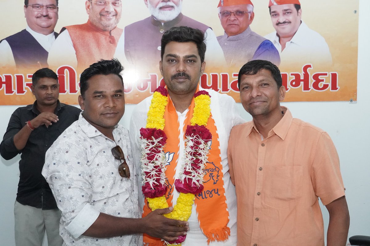bjpneelrao's tweet photo. નાંદોદ તાલુકાના વિવિધ ગામોના સરપંચ શ્રીઓ સાથે શ્રી કમલમ્ નર્મદા, રાજપીપળા ખાતે બેઠક યોજાઈ. બેઠકમાં ગ્રામ્ય ક્ષેત્રના વિવિધ પ્રશ્નો અંગે ચર્ચા વિચારણા કરાઈ.

બેઠકમાં જીલ્લા ભાજપના મહામંત્રી શ્રી, ઉપપ્રમુખ શ્રીઓ, નાંદોદ મંડલ પ્રમુખ શ્રી, જિલ્લા અને તાલુકાના હોદેદારશ્રીઓ તથા આગેવાનો ઉપસ્થિત રહ્યા હતા.