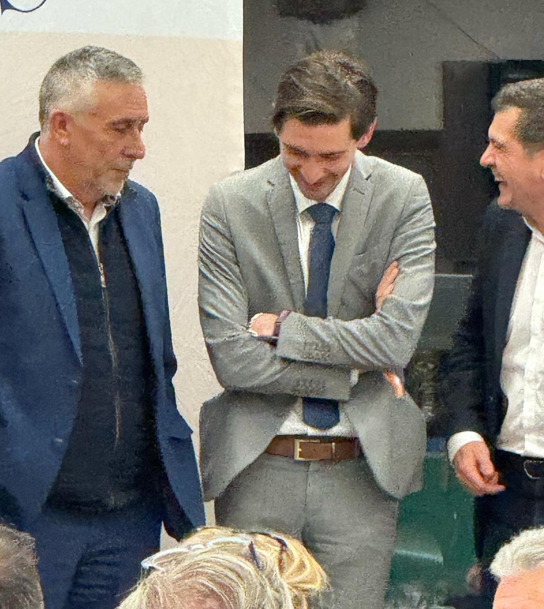 🎉 Victoire et maintien en #ProB. Quelle soirée à #Coubertin !
La balle orange a pris feu grâce à l'énergie du collectif et la poussée des supporters bien accompagnés par les partenaires, <a href="/benoistapparu/">Benoist Apparu</a> , Jacques Jesson, le <a href="/DptMarne/">Département Marne</a> et la <a href="/VilledeReims/">Ville de Reims</a> en présence du <a href="/Prefet51/">Préfet de la Marne 🇫🇷</a>