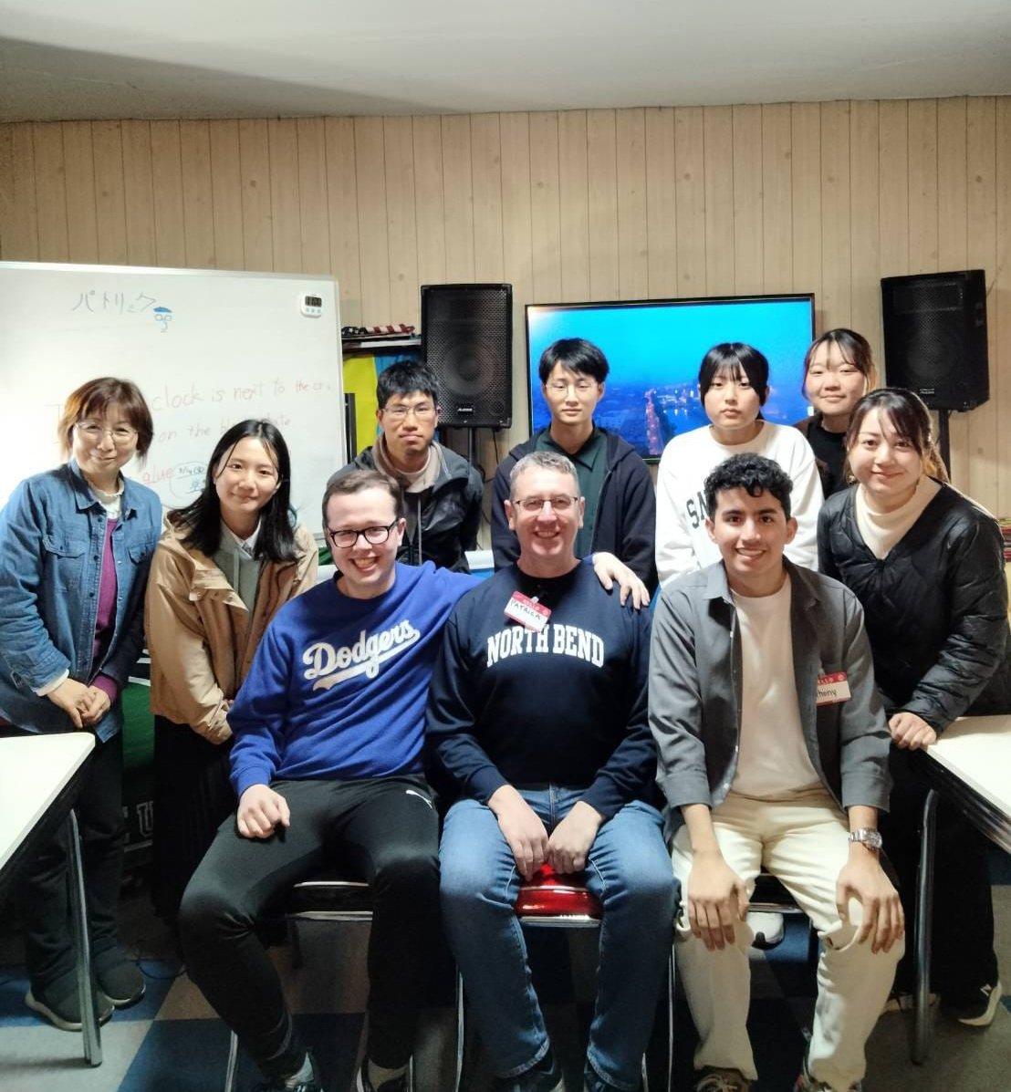 Met a bunch of fantastic Japanese people in a small, rural city called Kameyama (50,000 people approx) where my son is teaching English in several schools. They were extremely polite and very eager to learn although I hope that my Dublinese didn't confuse them too much 🇯🇵🇮🇪