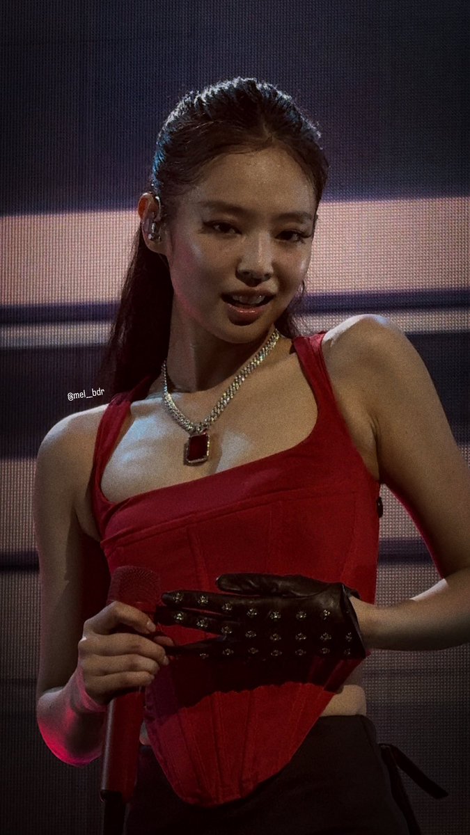 mel__bdr's tweet image. my « i made it » moment (im ugly crying) 
#jennie #RubyExperienceParis