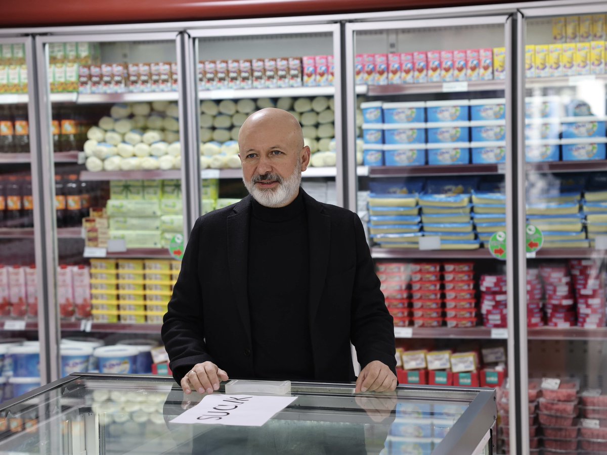 ahmetclkbyrkdr's tweet photo. 📍#Kocasinan’ın “Dost Eli” Dost Market ve Mağaza

Yılın 12 ayı, Kocasinan'da yaşayan ailelerimizin yanında olmaya, hanelerine destek olmaya devam ediyoruz 🛒

Hemşehrilerimizin A'dan Z'ye her ihtiyaçlarını karşılayabildikleri marketimizde, ürün çeşitlerini artırmanın ve güleryüzlü hizmetimizi devam ettirmenin gayreti içerisindeyiz ☺️

#Kayseri