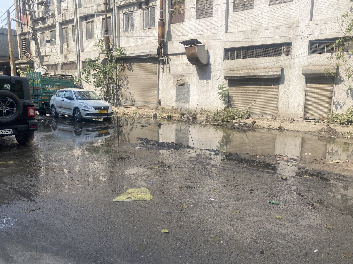 Phebinj's tweet photo. @DelhiJalBoard water logging nearby @IndiaTriumph Service Centre, Naraina. Please do something about it. https://t.co/OKjXQHxE3c