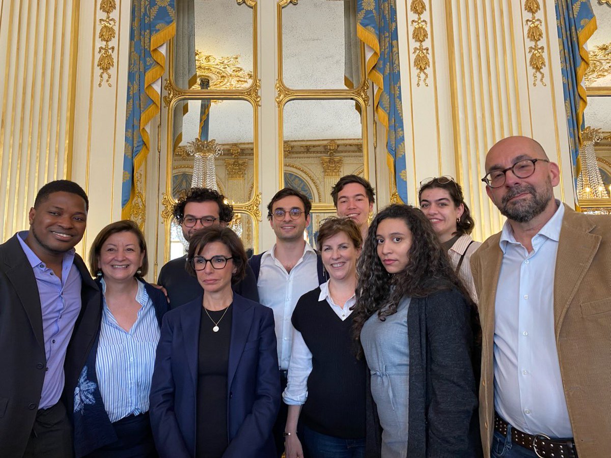 <a href="/Francetele/">France Télévisions</a> <a href="/MinistereCC/">Ministère de la Culture 🇫🇷</a> <a href="/datirachida/">Rachida Dati ن</a> <a href="/MichelField/">Michel  Field</a> <a href="/NilouSoyeux/">Nilou Soyeux</a> <a href="/GraineDo93/">Graine d’Orateur 93</a> <a href="/FranceTV/">France tv</a> <a href="/Agefiph_/">Agefiph</a> <a href="/Apecfr/">Apec.fr</a> <a href="/UNmissionlocale/">UNML</a> <a href="/FranceTravail/">France Travail</a> Enfin l’occasion aussi de mettre✨ un coup de projecteur sur la magnifique initiative portée par l’association 🎙️Éloquence de la différence <a href="/BizriMounah/">Mounah BIZRI</a>  🫶
<a href="/Agefiph_/">Agefiph</a> <a href="/MalakoffHumanis/">Malakoff Humanis</a> 
🙏<a href="/NilouSoyeux/">Nilou Soyeux</a> et retrouver nos lauréats 🏆