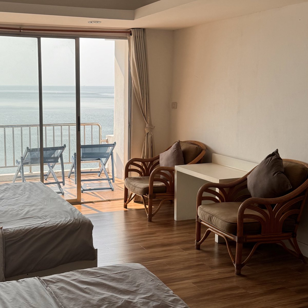 sfkkfs_'s tweet image. ที่พักคืนละ 1,800 (นอนได้ 4คน) 
สามมุข รีสอร์ท 🌊🌳 มีหาดส่วนตัวให้เดินเล่น 

ดูรีวิวไว้นาน ได้มาพักละ 55555 
บรรยากาศเกินราคามาก ชอบวิวทะเล  
🌤️ สวยทุกช่วงเวลา เช้ากลางวันเย็นครบ