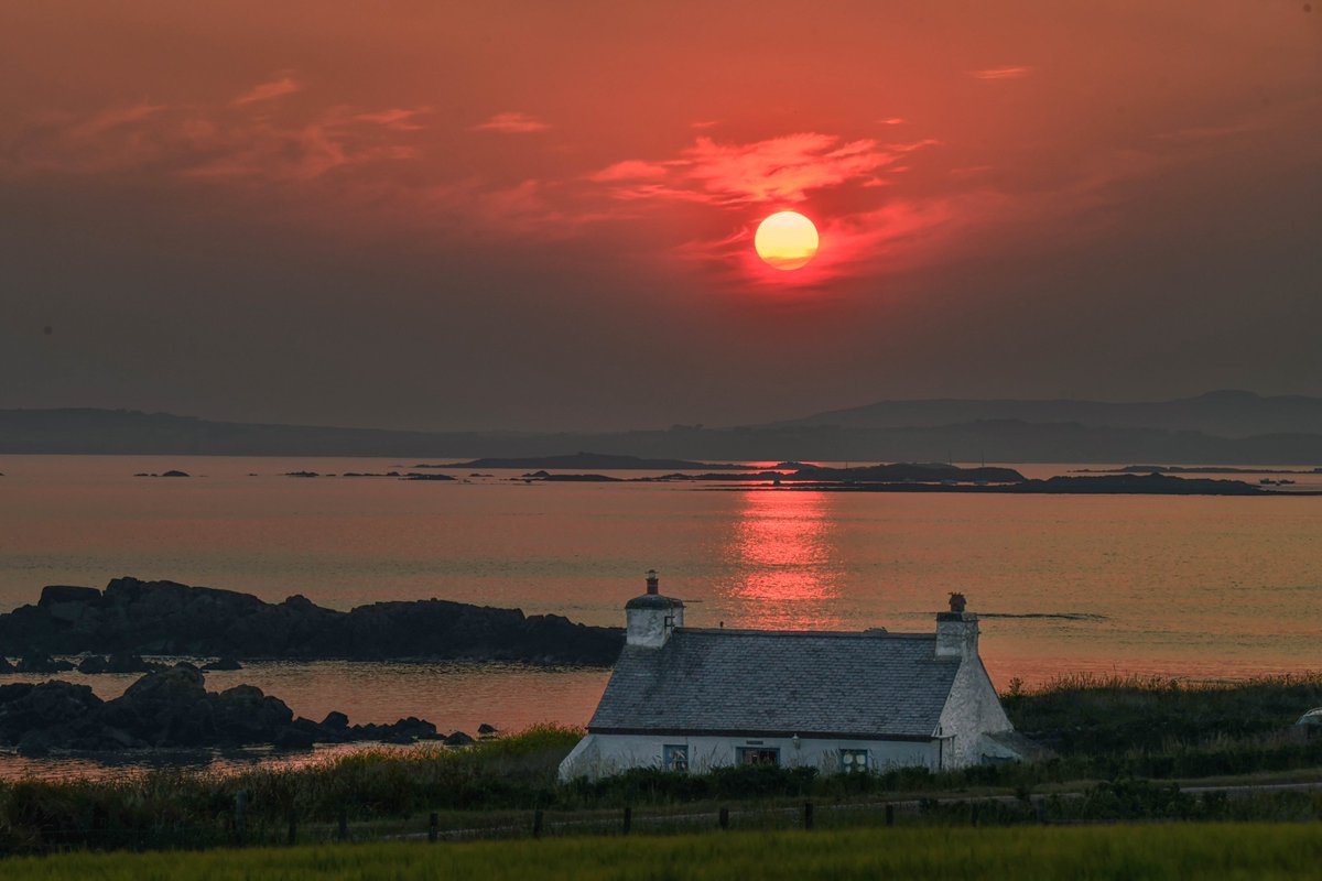 Porth Nobla #sunset .#Anglesey 
<a href="/DerekTheWeather/">Derek Brockway - weatherman</a> <a href="/Ruth_ITV/">Ruth_TV</a> <a href="/bbcweather/">BBC Weather</a> <a href="/bbcwe/">addi</a> <a href="/S4Ctywydd/">S4C Tywydd</a> <a href="/ItsYourWales/">It's Your Wales</a> <a href="/WalesCoastUK/">Wales Coast Path UK</a> <a href="/WalesCoastPath/">Llwybr Arfordir Cymru / Wales Coast Path</a> <a href="/itvweather/">ITV Weather</a>
