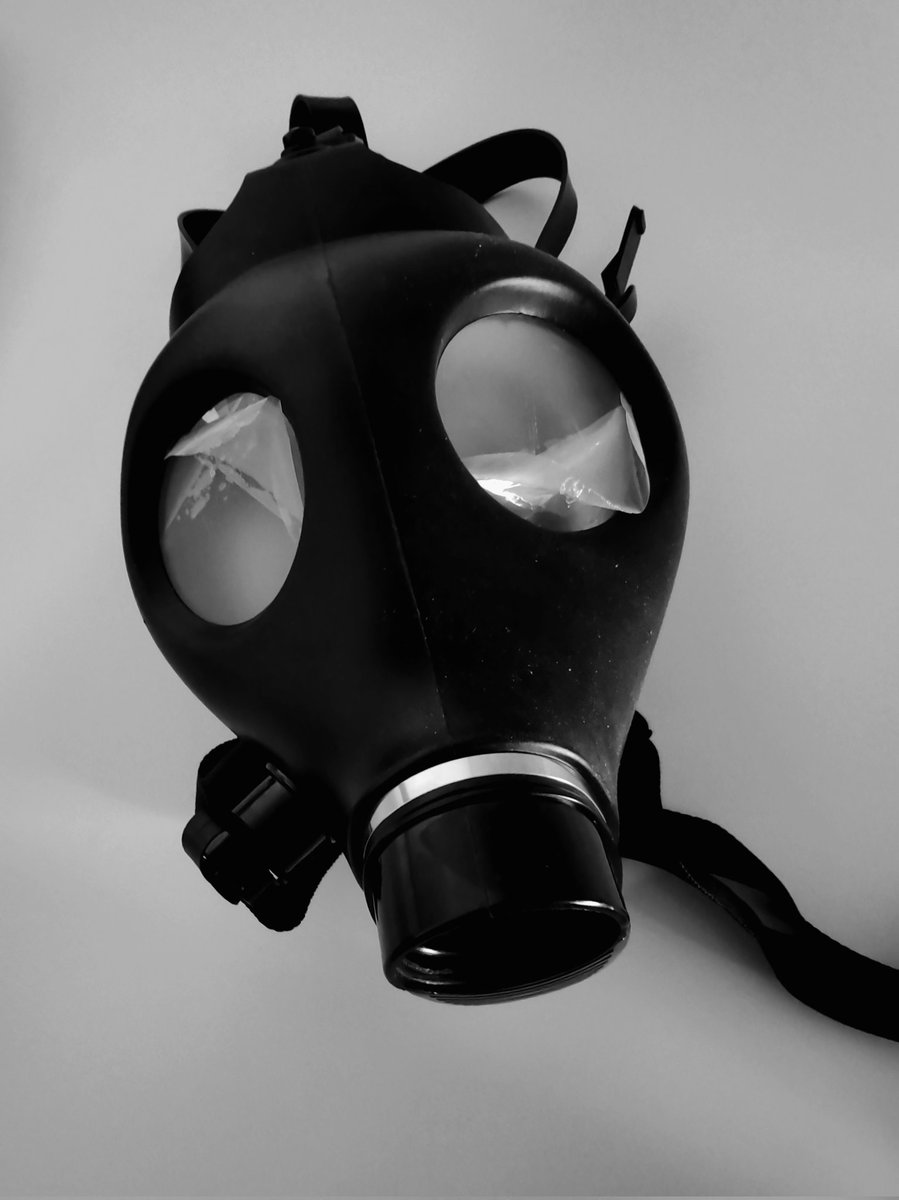 Unpacking my 1st gasmask. 
🖤 If you like gasmasks &amp; comment what exactly you like about them.