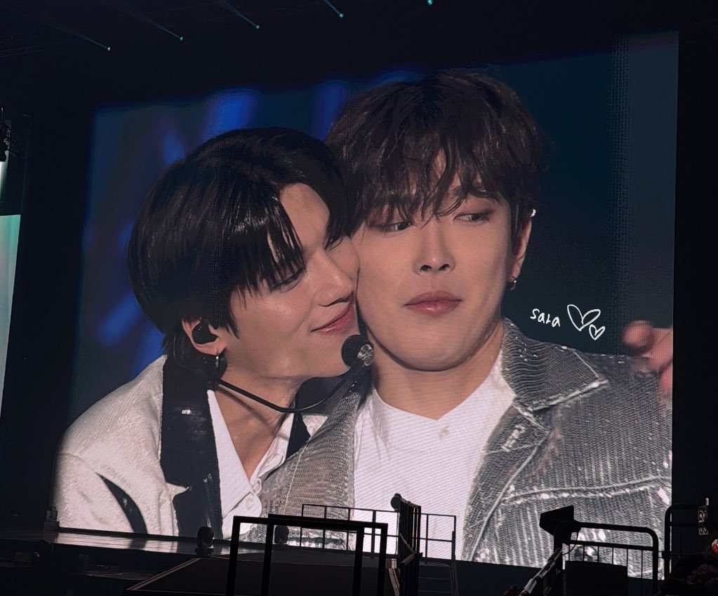 ddeonghwang's tweet photo. TOPAZ https://t.co/jWDfEwII2x