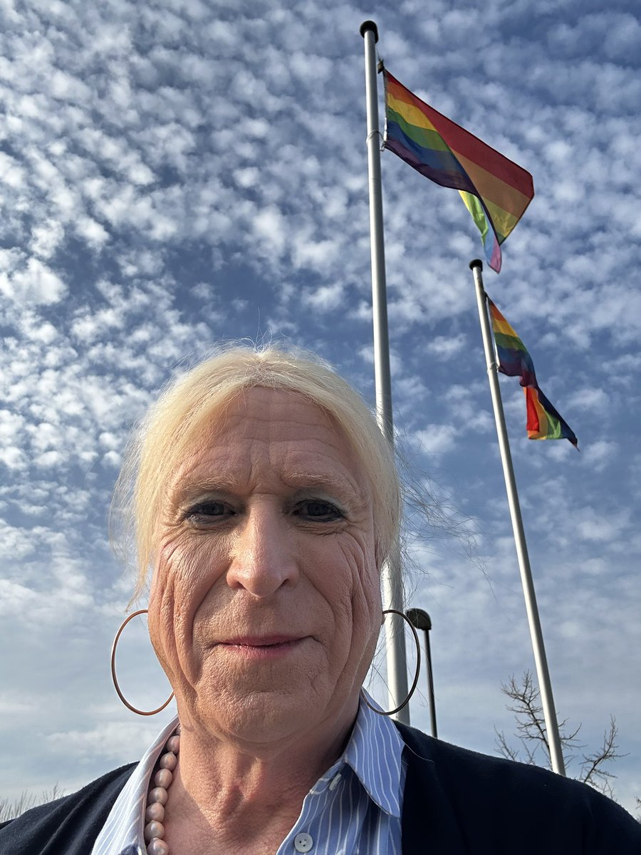 GeorgineKellerm's tweet image. Eine wunderbare „Woche für Vielfalt“ geht zu Ende. Ich habe die ganze Woche an meiner Patenschule, der #BBS3 * in Oldenburg, begleitet. Danke! Ihr seid phantastisch. ❤️🏳️‍⚧️🏳️‍🌈
*Berufsbildende Schulen 3