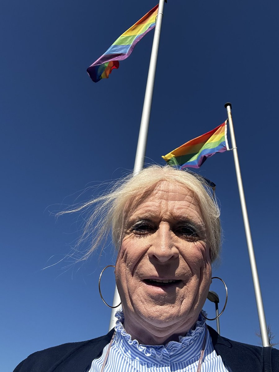 GeorgineKellerm's tweet image. Eine wunderbare „Woche für Vielfalt“ geht zu Ende. Ich habe die ganze Woche an meiner Patenschule, der #BBS3 * in Oldenburg, begleitet. Danke! Ihr seid phantastisch. ❤️🏳️‍⚧️🏳️‍🌈
*Berufsbildende Schulen 3