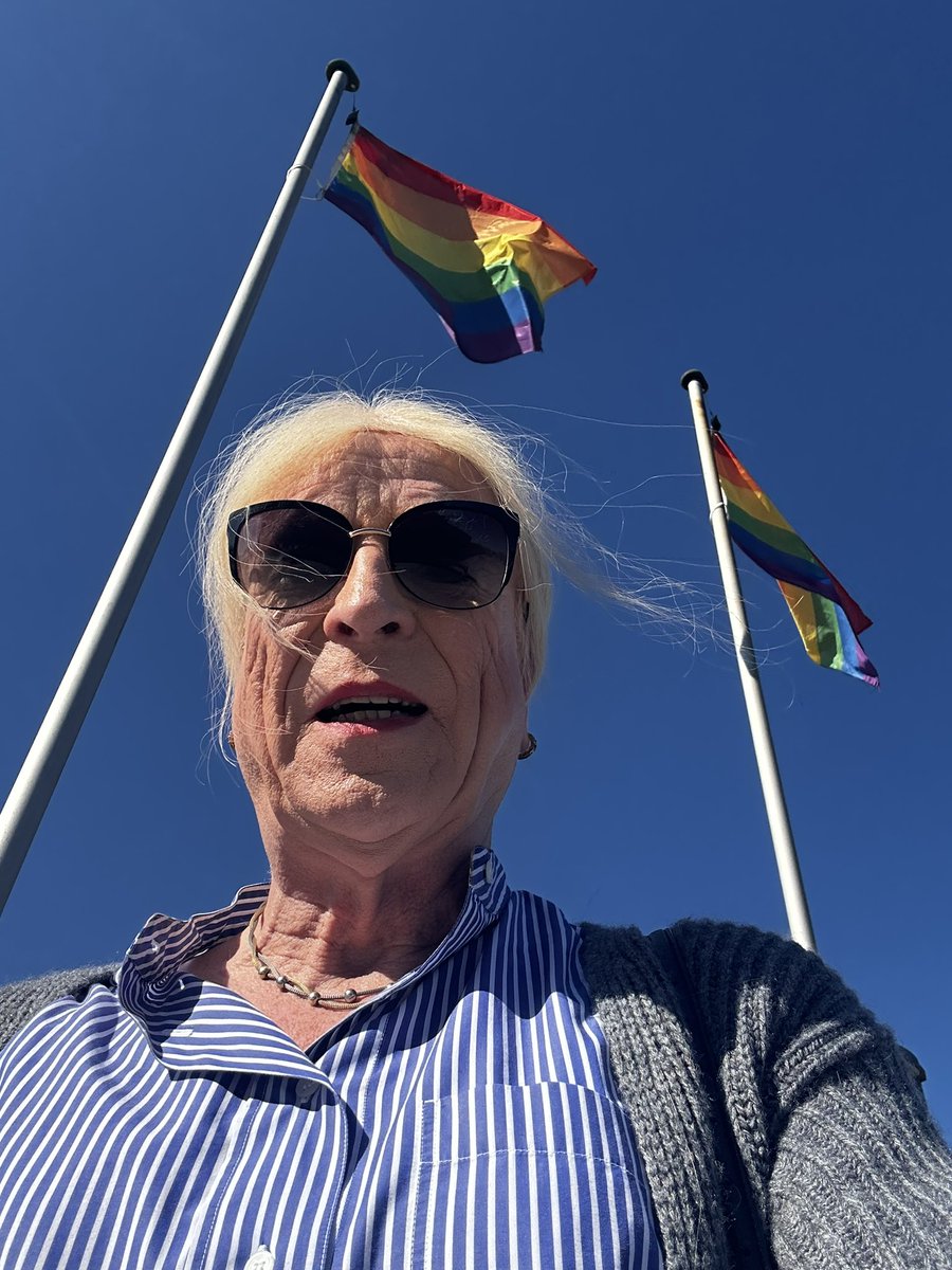 GeorgineKellerm's tweet image. Eine wunderbare „Woche für Vielfalt“ geht zu Ende. Ich habe die ganze Woche an meiner Patenschule, der #BBS3 * in Oldenburg, begleitet. Danke! Ihr seid phantastisch. ❤️🏳️‍⚧️🏳️‍🌈
*Berufsbildende Schulen 3