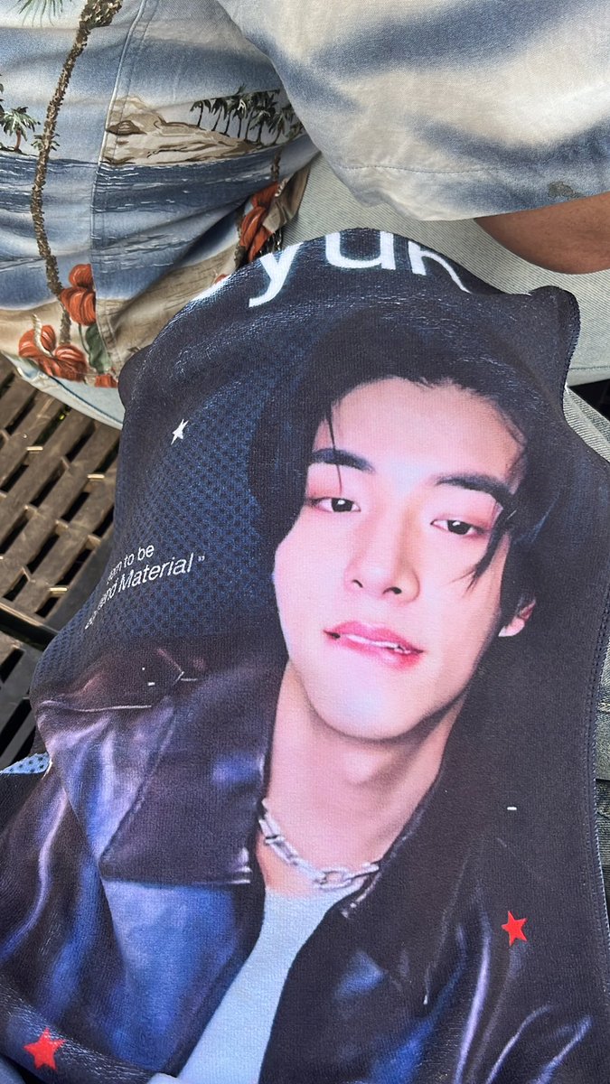jungwonjake328's tweet photo. ทุกคนเจคจุ้บให้ผ้านี่  🥹😭 
#enhypen #Jake #GoldenWaveInBangkok2025 https://t.co/fAh9yuCYW8
