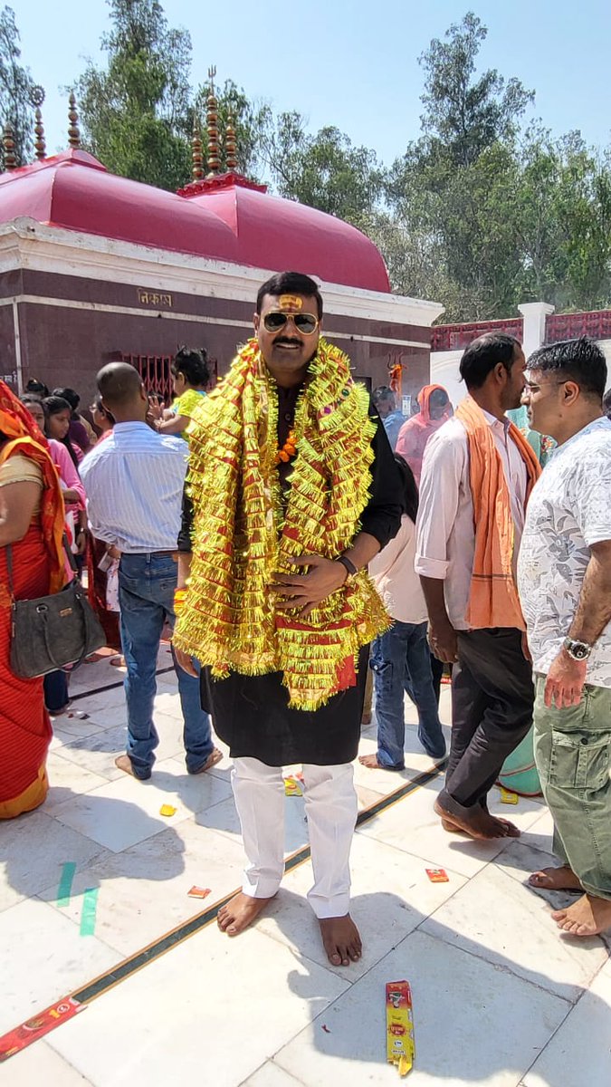 rakeshbjpup's tweet image. बिहार के जनपद गोपालगंज में थावे मां दुर्गा के दर्शन किए, वर्ष 2015 बिहार विधानसभा चुनाव के बाद लगभग 10 वर्षों बाद गोपालगंज जाना हुआ. एक दशक के बाद भाजपा नेता सुभाष तोमर जी से उनके डेरा पर आत्मीय मुलाकात हुई.
गोपालगंज भाजपा जिला कार्यालय पर जिलाध्यक्ष अरविंद गिरी जी ने अपनी पूरी…