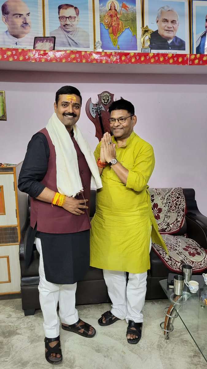 rakeshbjpup's tweet image. बिहार के जनपद गोपालगंज में थावे मां दुर्गा के दर्शन किए, वर्ष 2015 बिहार विधानसभा चुनाव के बाद लगभग 10 वर्षों बाद गोपालगंज जाना हुआ. एक दशक के बाद भाजपा नेता सुभाष तोमर जी से उनके डेरा पर आत्मीय मुलाकात हुई.
गोपालगंज भाजपा जिला कार्यालय पर जिलाध्यक्ष अरविंद गिरी जी ने अपनी पूरी…