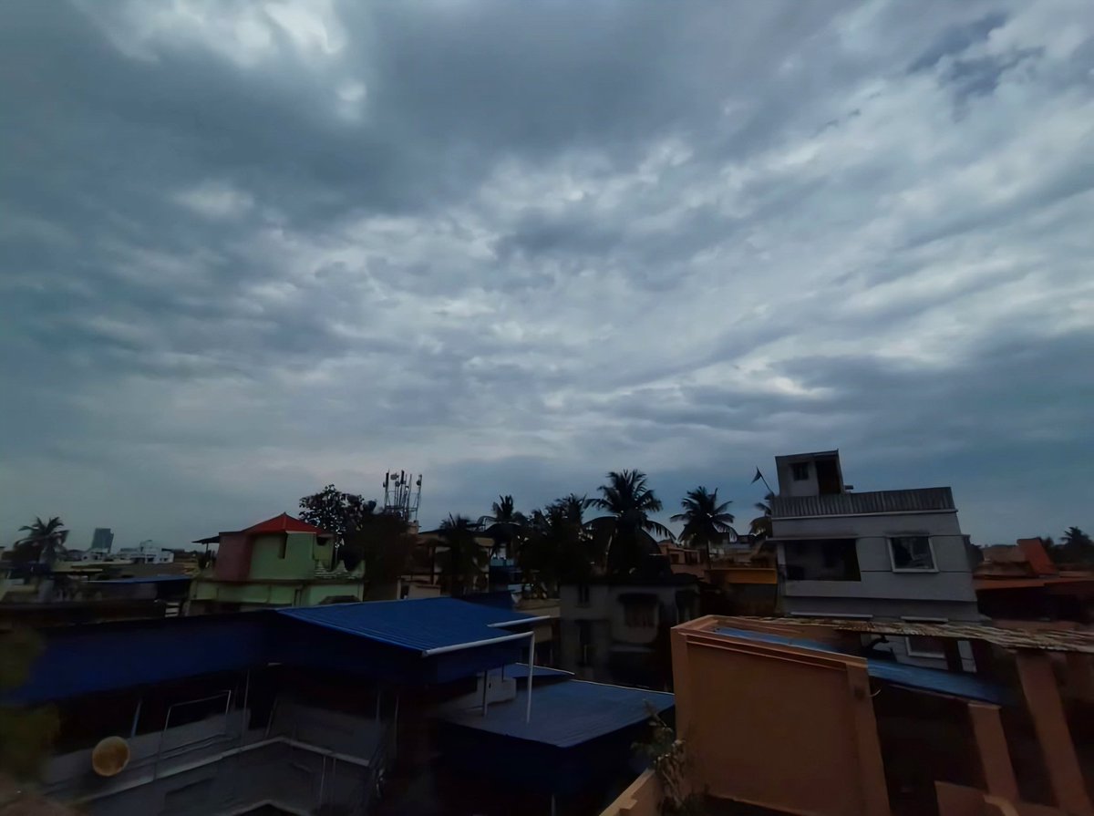 DecodingRaj's tweet image. A Rainy Weather in hot Summer ❤️ Perfect time to watch IPL with popcorn 🍿 
.
📸 : @SamsungIndia #GalaxyS24
.
#Kalboisakhi #IPL2025 #withgalaxy #galaxyS24