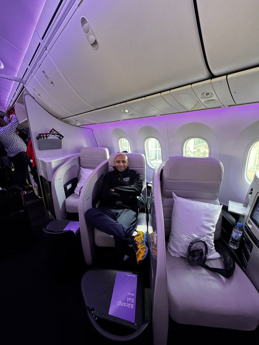 SatyakiRaghuna1's tweet photo. First time on an @FlyAirNZ long-haul flight from @hkairport to #AKL on #NZ080, a @Boeing #B789 (ZK-NZD). Interesting J-class configuration with a 1-2 layout. I am really looking forward to this flight. #travel #aviation #avgeek #boeing787 @staralliance https://t.co/WYvS8mxX9g