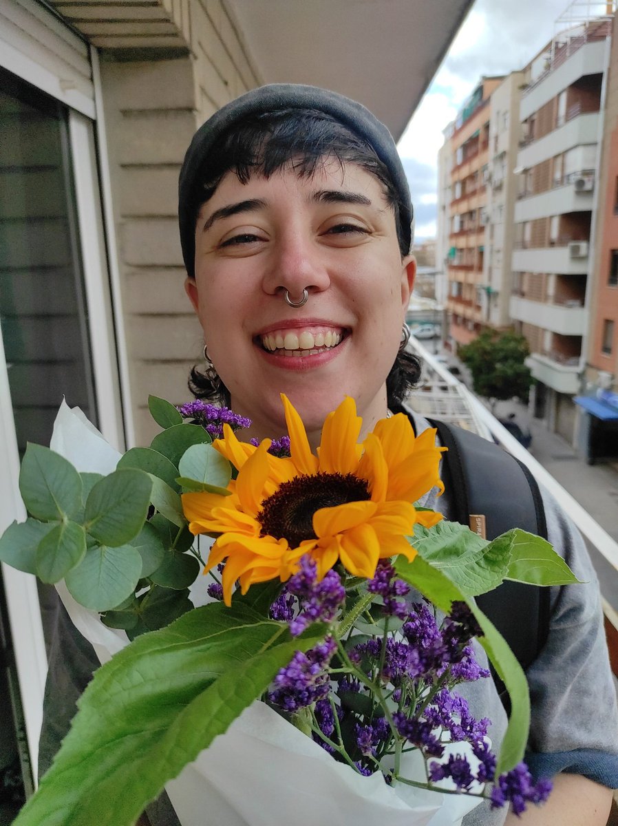 andriiblue's tweet photo. Lo de las flores amarillas...😍💙 https://t.co/bfBVZA2bBI