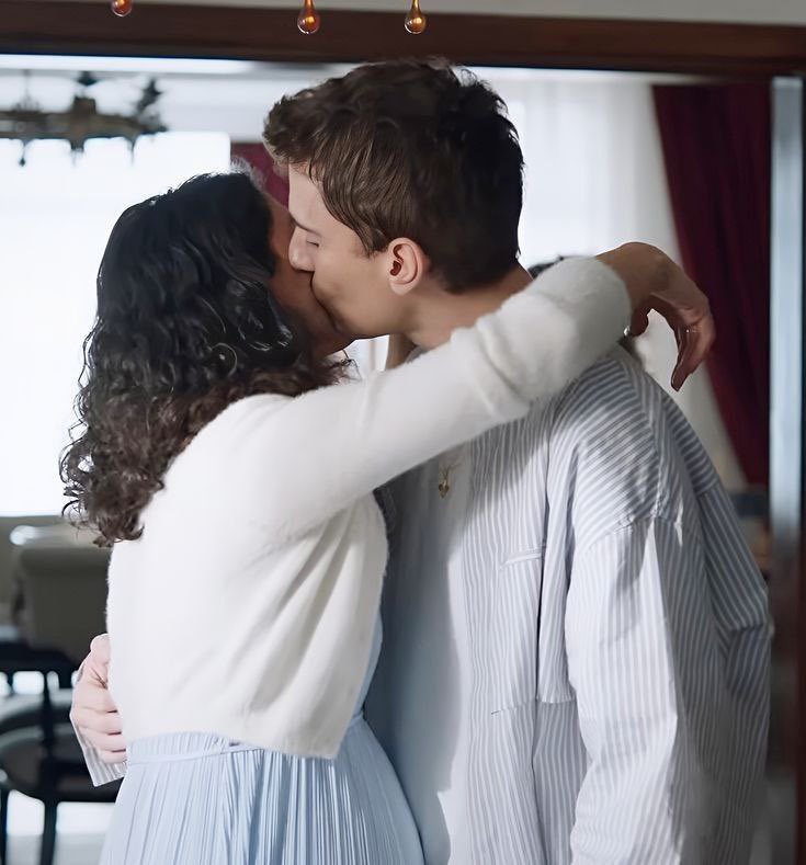 happy aslaz day 💔
#BertanAsllani #RojbinErden #aslaz