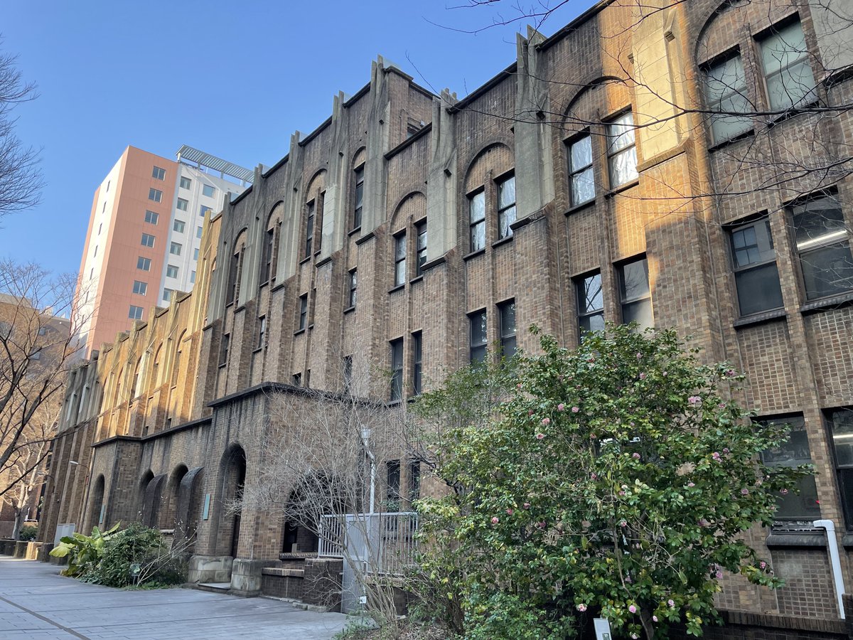 築90年の、上に積むことも後ろに建てることもできない様式。中庭はとてもポテンシャルある。
↓次の100年に向けて、ぜひご支援お願いします。🐭
utf.u-tokyo.ac.jp/project/pjt197