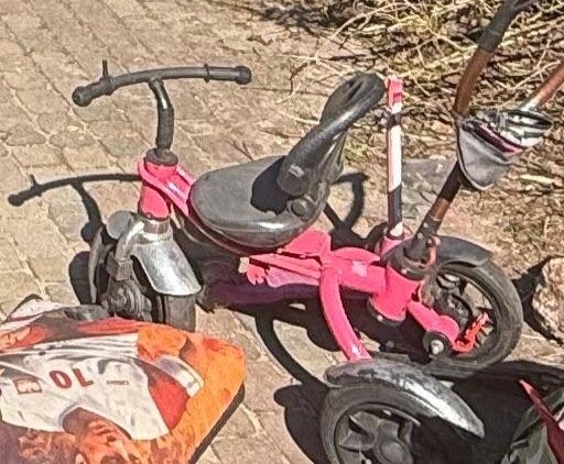 Mateusz Szkudlarek (@m_szkudlarek) on Twitter photo Grozi im do 5 lat więzienia. Sąd zakazał też im zbliżania się do swoich dzieci. Chłopiec nie potrafił podać adresu. Kluczowy okazał się jeden szczegół. "Różowa hulajnoga". Tak mundurowi trafili do jednego z domów w powiecie zgierskim <a href="/RadioZET_NEWS/">Radio ZET NEWS</a> Grozi im do 5 lat więzienia. Sąd zakazał też im zbliżania się do swoich dzieci. Chłopiec nie potrafił podać adresu. Kluczowy okazał się jeden szczegół. "Różowa hulajnoga". Tak mundurowi trafili do jednego z domów w powiecie zgierskim <a href="/RadioZET_NEWS/">Radio ZET NEWS</a>