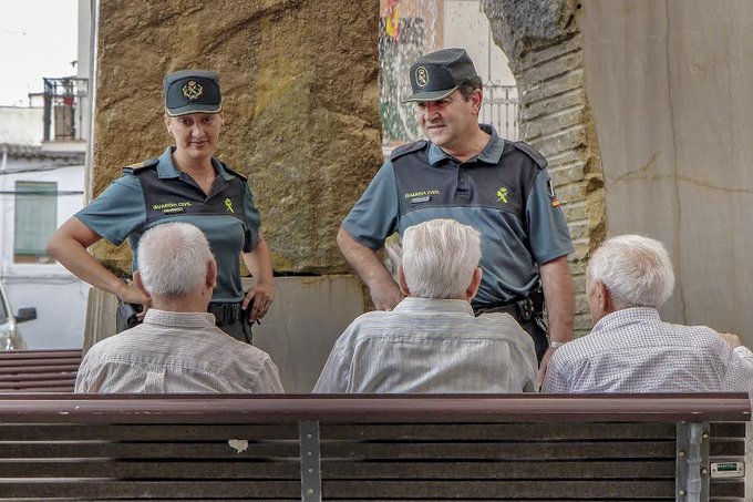 Dile a tus mayores que si es víctima de un delito, trate de mantener la calma, y, si puede, se fije en detalles que puedan ayudar a identificar a los delincuentes. En caso de peligro que llame al 062.
#PlanMayorSeguridadGC #SeguridadCiudadanaGC