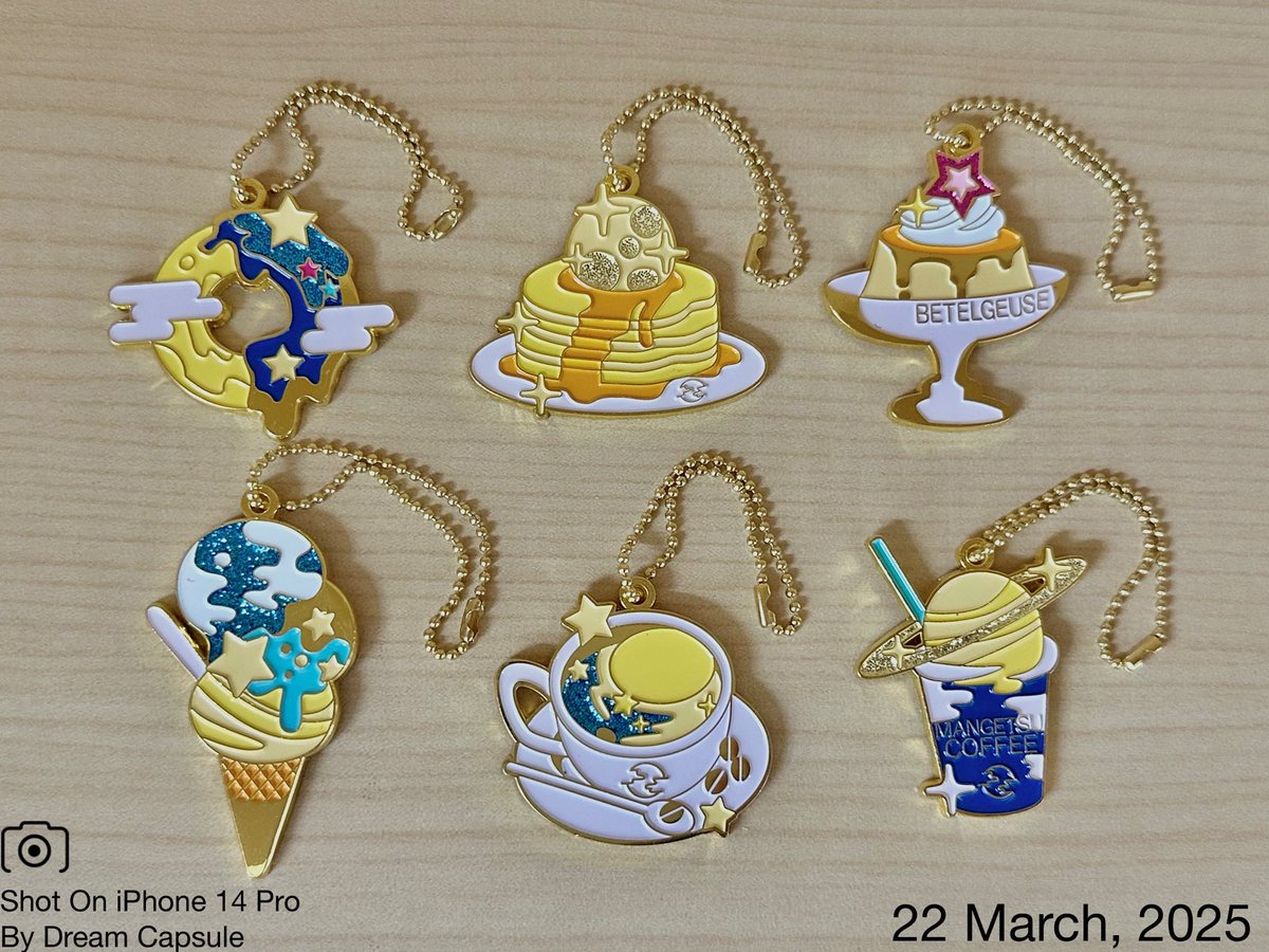 🌟新入荷ガチャ商品プレゼントCP🌟

ラメ入りで綺麗✨満月珈琲店の食品がメタルキーホルダーに！
「満月珈琲店 メタルキーホルダー」

フォロー&amp;RP(RT)していただいた方の中から抽選で2名様に全6種セットをプレゼント🎁
ドリカプへの入荷日とキャンペーン詳細は↓

#ドリームカプセル #ガチャ専門店